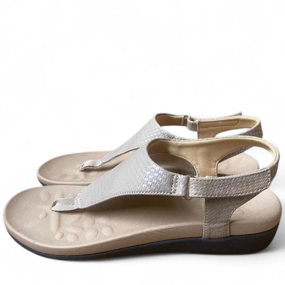 Utex Women's Cream and Tan Sandals